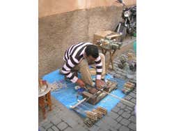 Artisan dans le souk