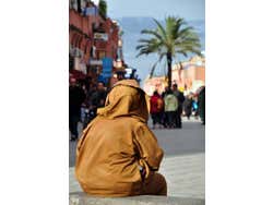 Un homme qui fait une pause